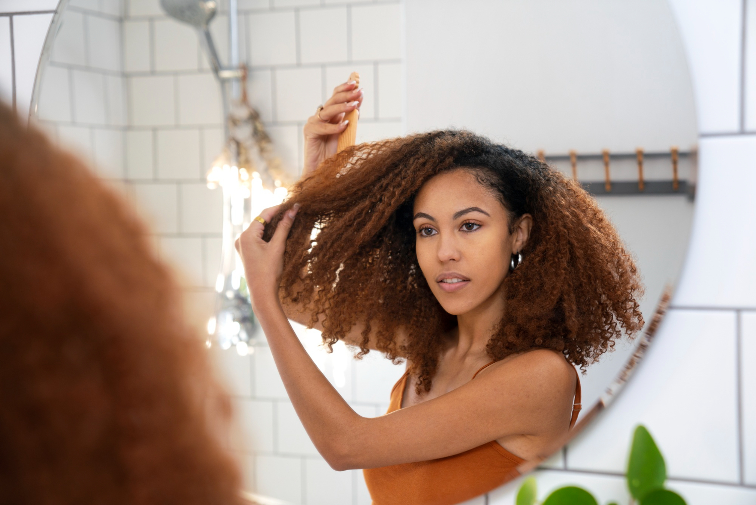 Cheveux afro : Comment les réparer après les vacances ?